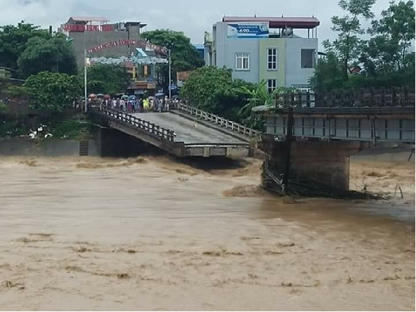 Nhiều tuyến đường giao thông, cầu cống tại Nghệ An hư hại nặng nề