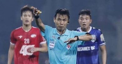 Bẻ còi là gì? Những pha bẻ còi gây tranh cãi nhất bóng đá Việt Nam
