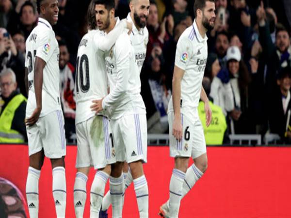 Tin Real 3/2: Real đánh bại Valencia áp sát Barcelona