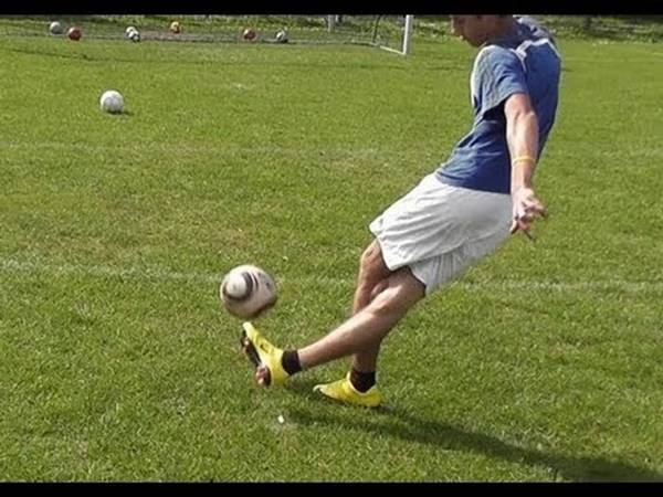 Một số kỹ thuật chân phổ biến cầu thủ hay dùng