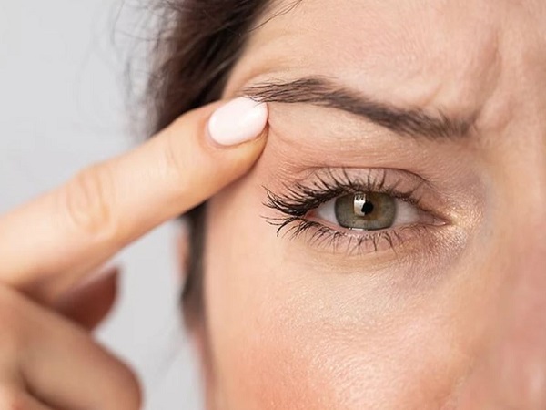 Mí mắt giật liên tục là điềm gì theo dân gian?