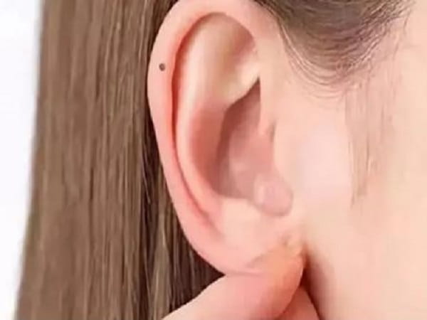 Luận nốt ruồi ở vành tai trái phụ nữ nói điều gì?